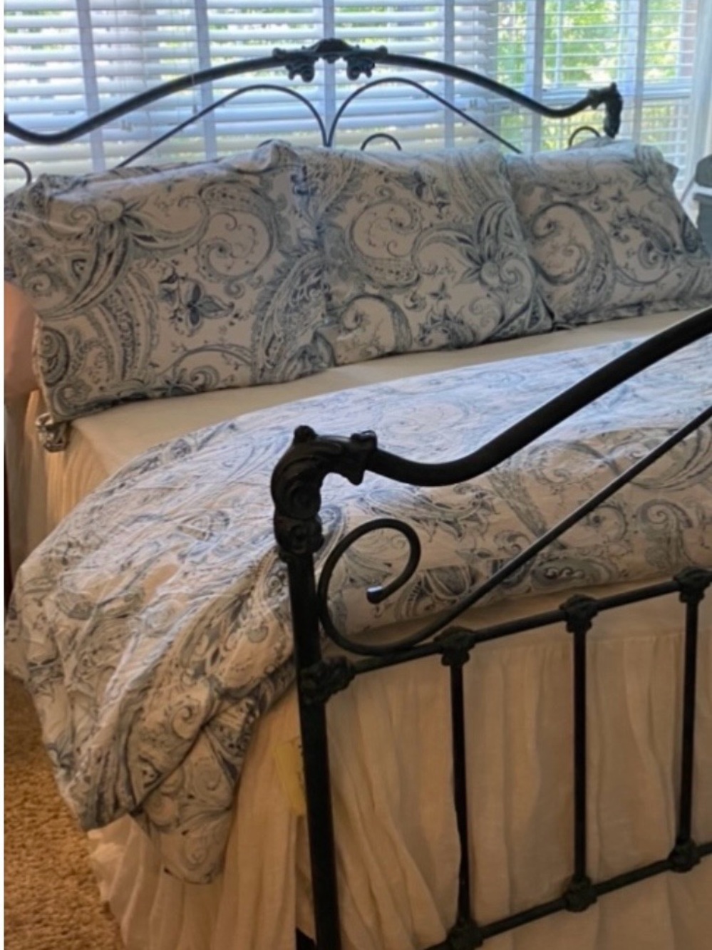 Pottery Barn King size Classic Paisley Blue and White Duvet Cover w/3 Euro Shams
